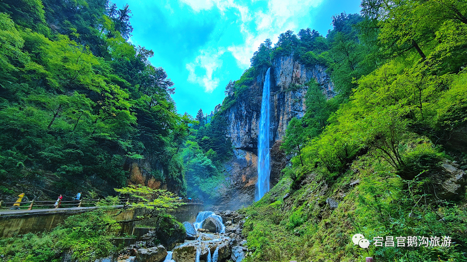 最美人间四月天，官鹅沟限定美景派送中