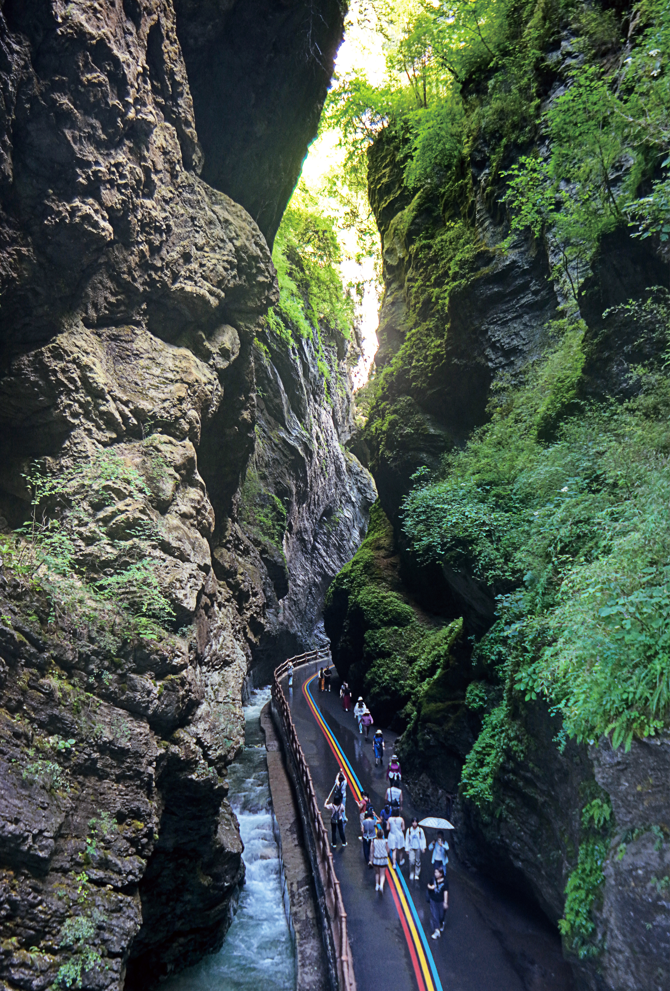 盘龙峡（一线天与之字形峡谷）Panlong Gorge（The Silver Lining and The ZigzagValley）