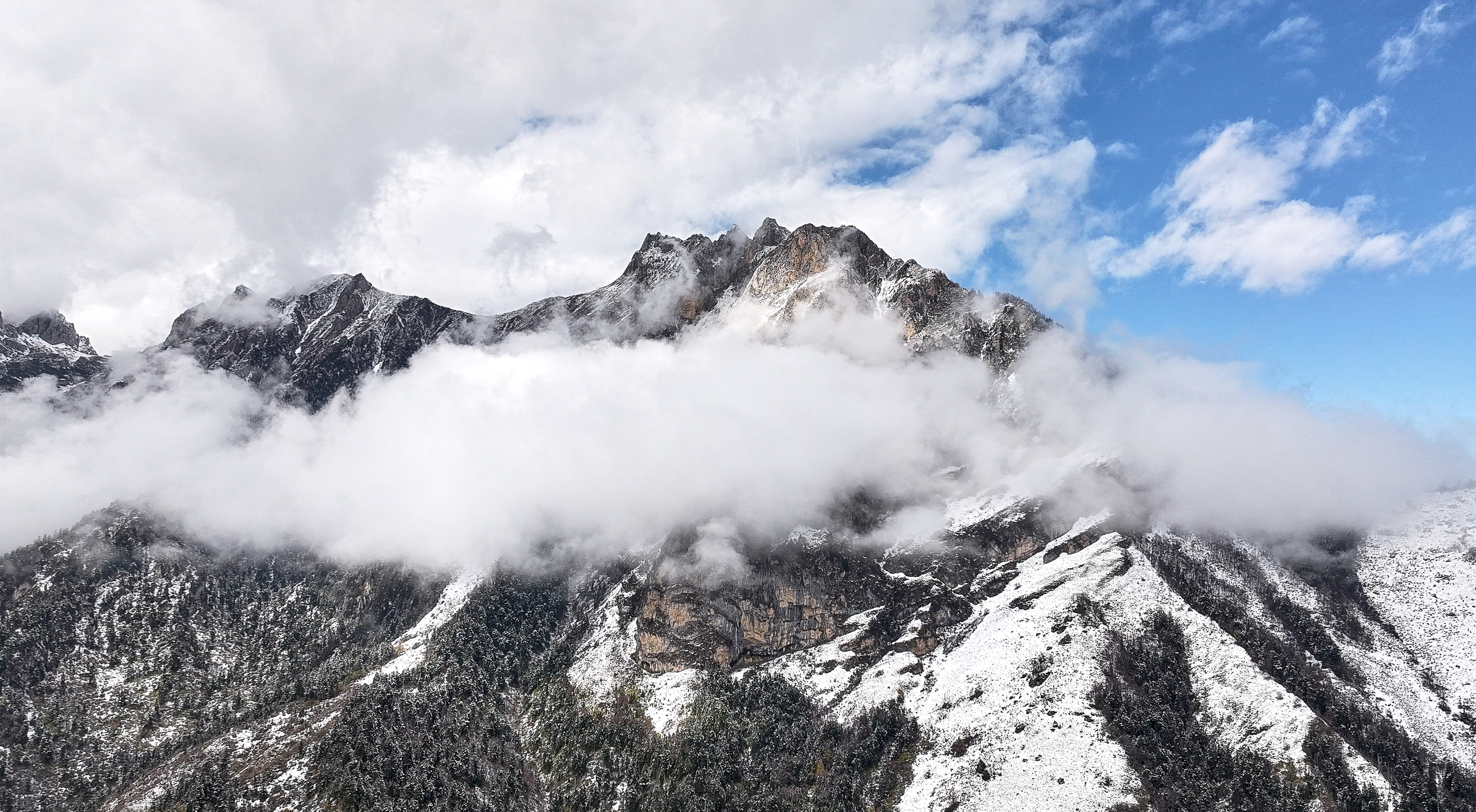 雷古烟云 The Cloud of Mountain Leigu