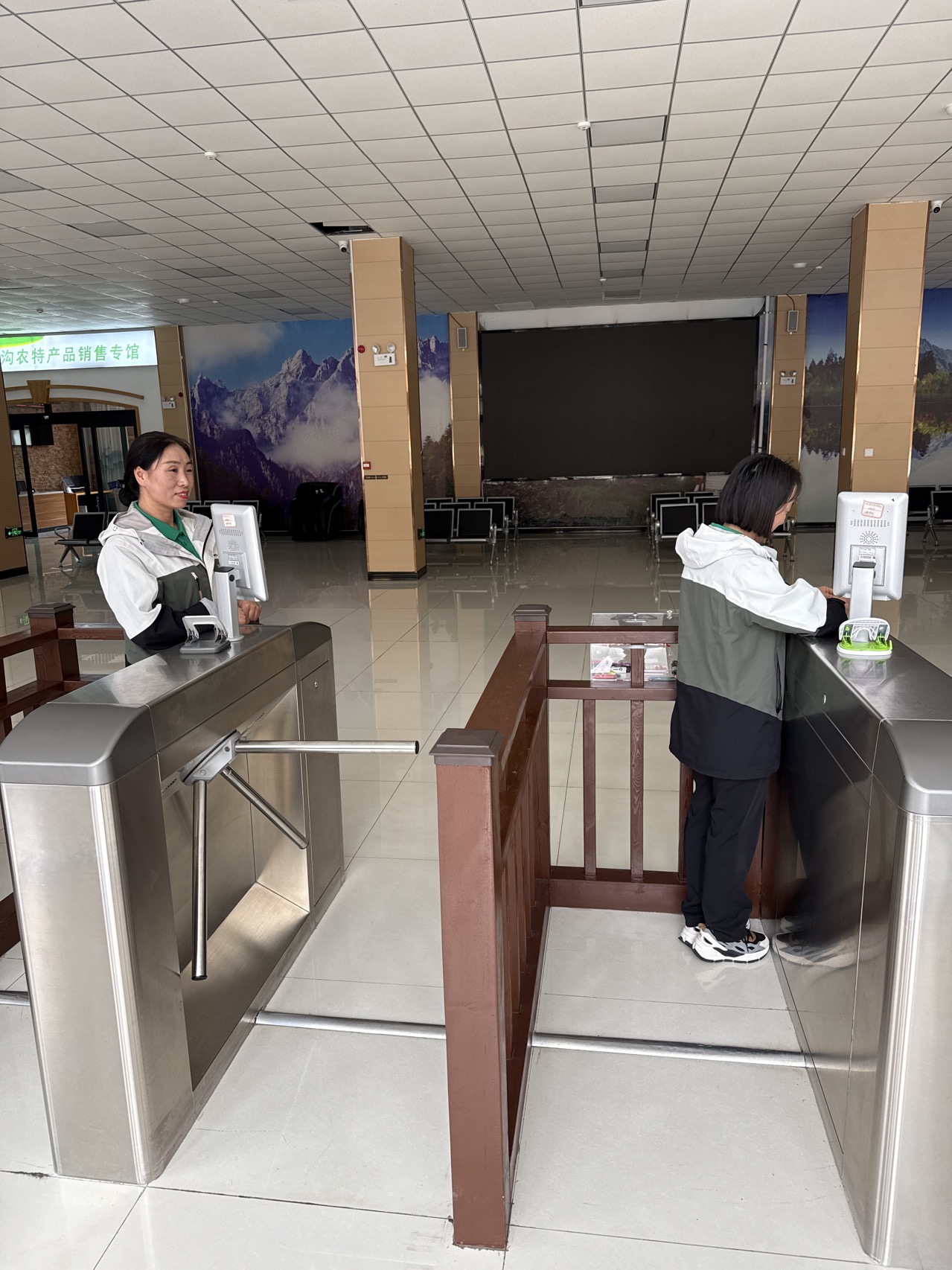 鹅嫚沟景区游记