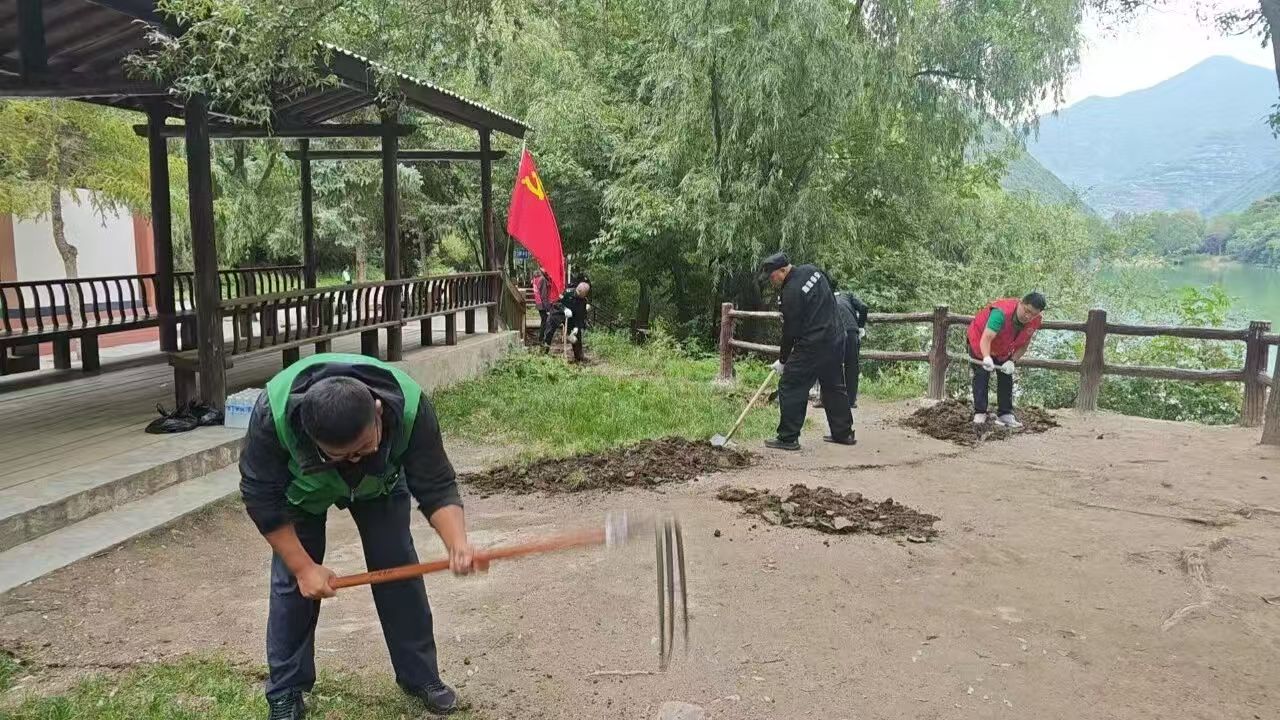 党建领航・绿动官鹅 | 官鹅沟旅游公司开展秋季花卉种植工作